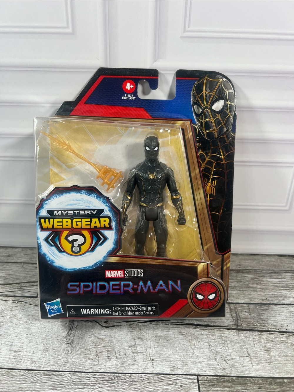 Spider-Man No Way Home 6" Mystery Web Gear Black And Gold Suit Spiderman Figure